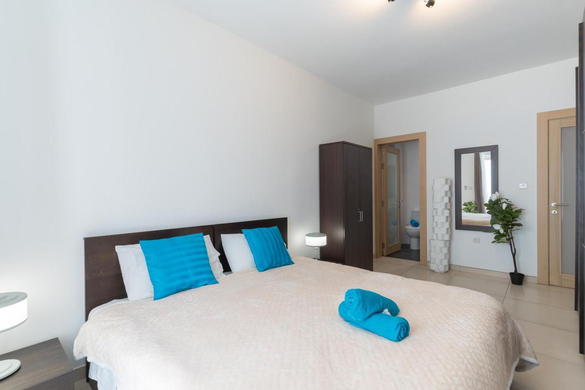 2 Bedroom In Central St Julians Prime Location In Paceville Apt 3 By Vaganza Saint Julian's Екстер'єр фото