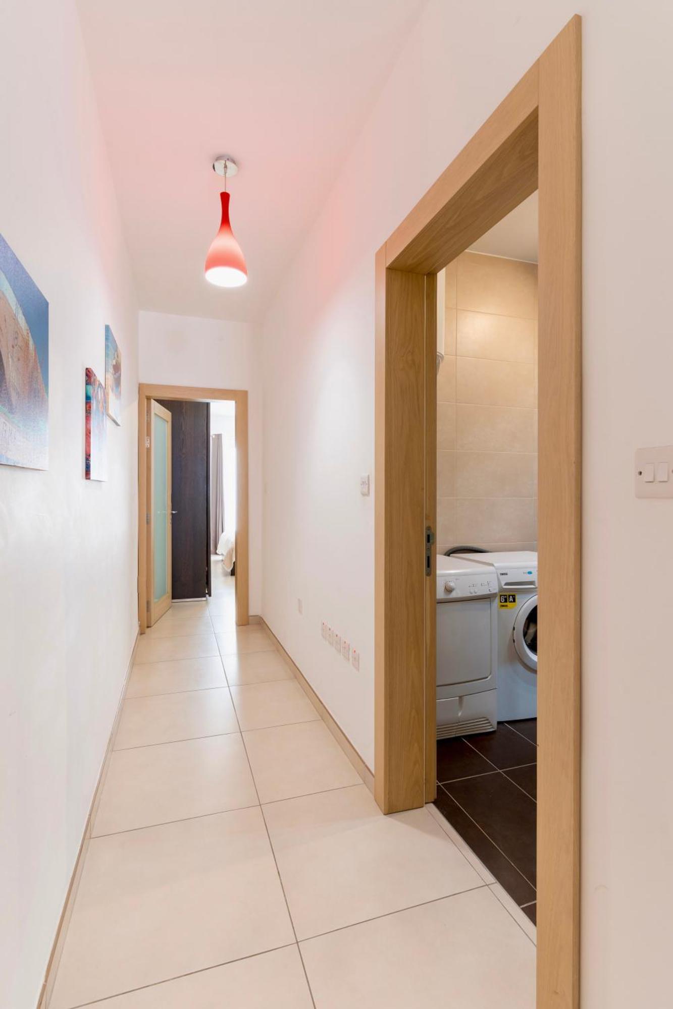 2 Bedroom In Central St Julians Prime Location In Paceville Apt 3 By Vaganza Saint Julian's Екстер'єр фото