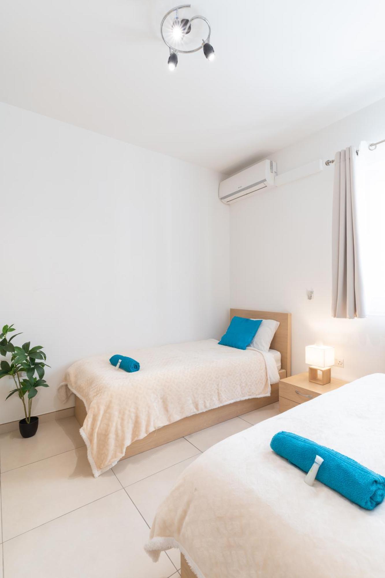 2 Bedroom In Central St Julians Prime Location In Paceville Apt 3 By Vaganza Saint Julian's Екстер'єр фото